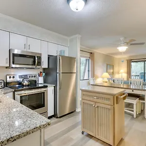 Apartment Hilton Head With Balcony And Pool, Walk To, Hilton Head Island